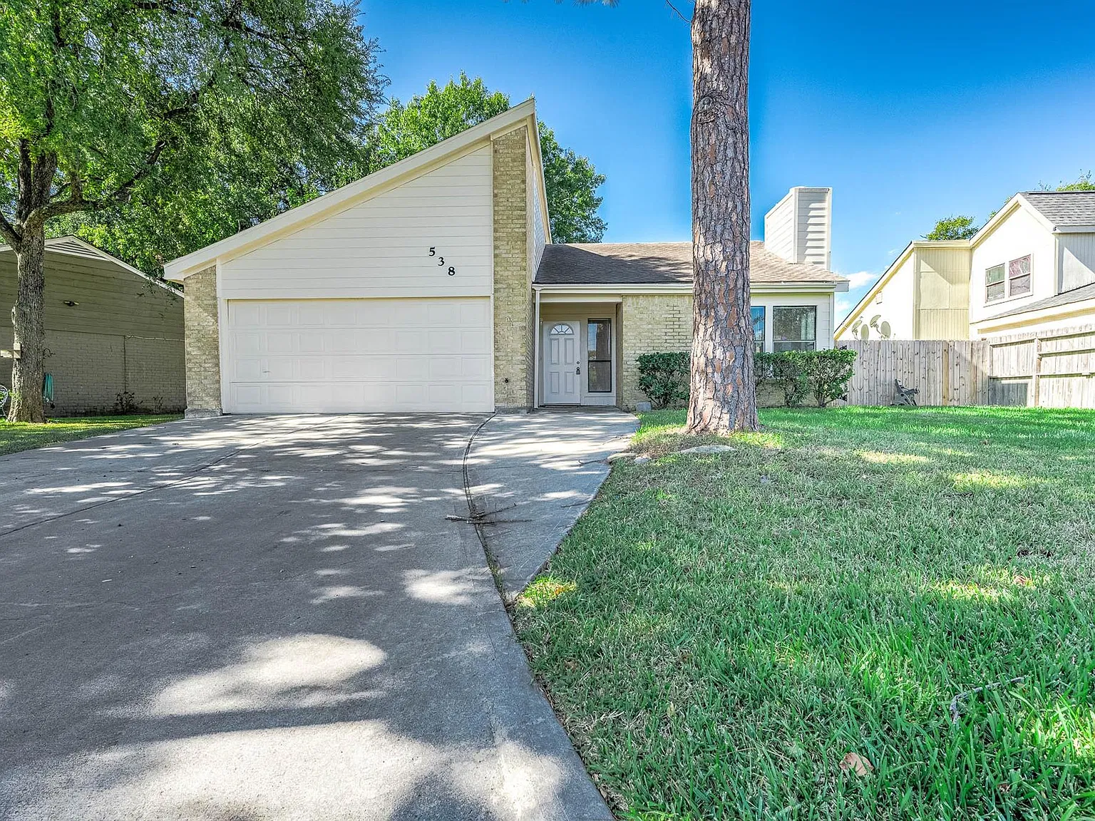 3 bed, 2.0 bath, 1660 sqft, $1,775 — Photo 1