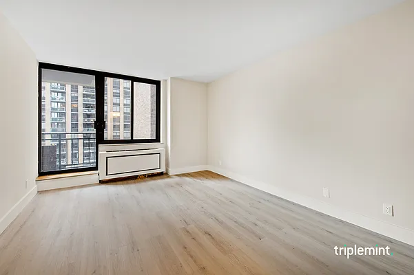 Sold by Triplemint | media 18