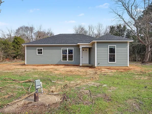 105 Feather Field Ct, Dawson, GA 39842