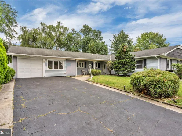 68 Thornhill Ln, Willingboro, NJ 08046