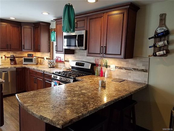 5th image of 34 Betty Lou Ln