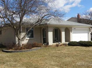 17857 River Hill Dr, Macomb, MI 48044