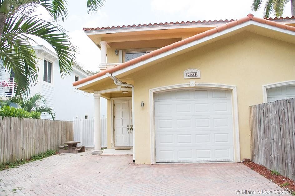 1st image of 2922 Catalina St #2920