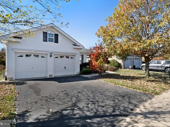 7 Trout Run Ter, Barnegat, NJ 08005