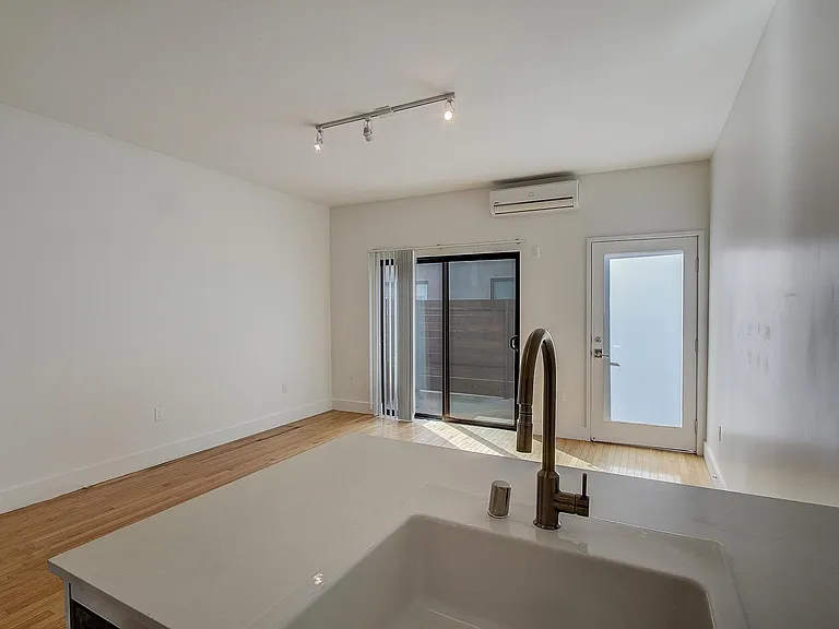 427 1/4 N Vendome St #427.25 — Photo 17