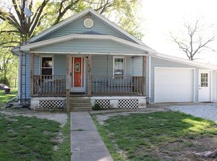 412 N 7th St, Cowden, IL 62422