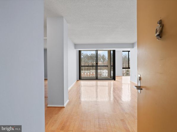 4500 S Four Mile Run Dr APT 927, Arlington, VA 22204