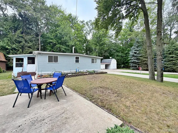 6745 Morrison Dr, Port Austin, MI 48467
