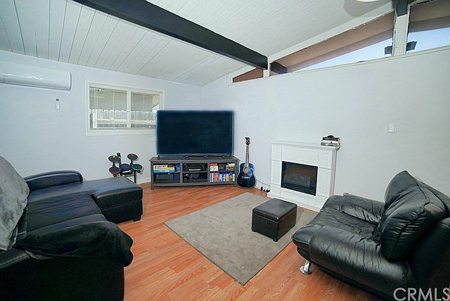 1st image of 1341 N Allyn Ave