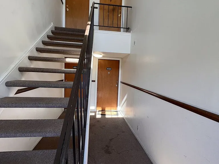 601 21st Avenue Pl — Photo 2