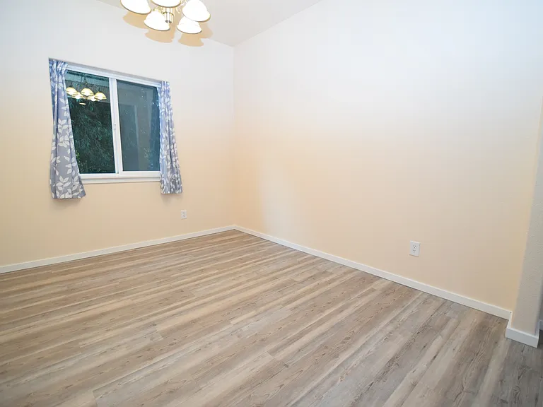 18528 SW McClarey Dr — Photo 9