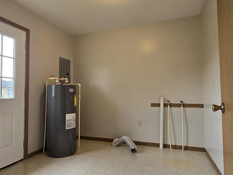 115 Marcus Dr — Photo 12