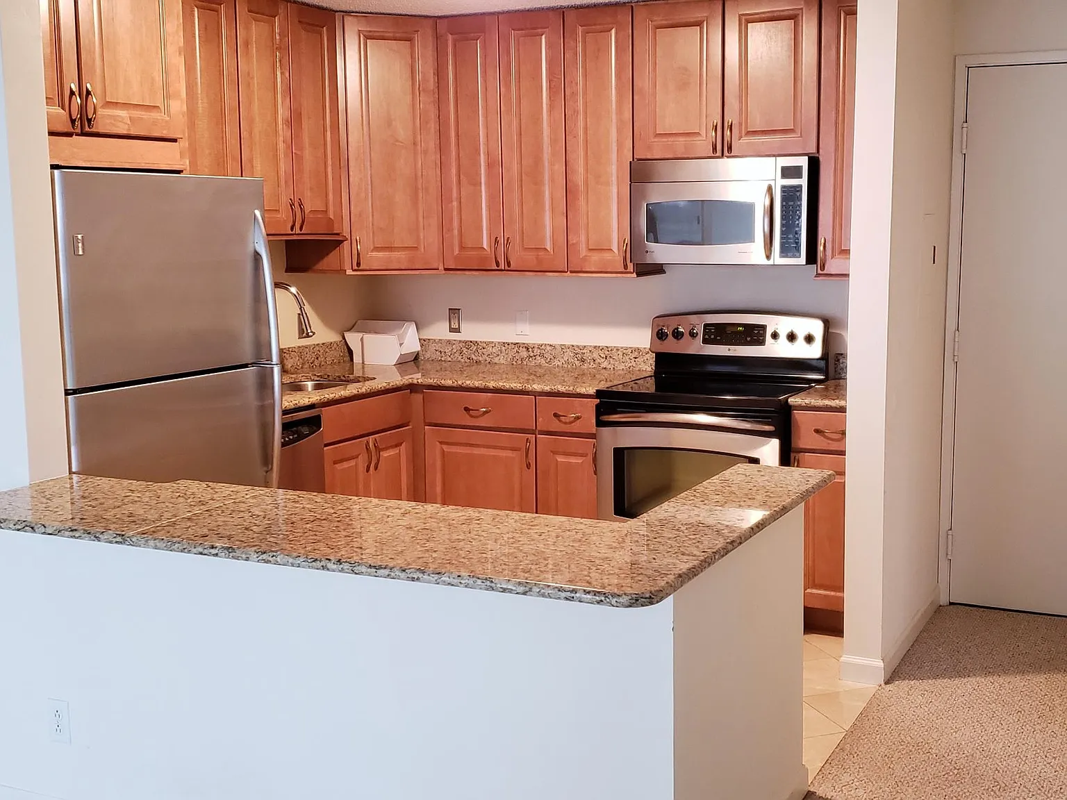 1 bed, 695 sqft, $1,900 — Photo 2