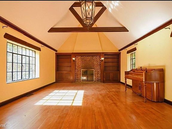 280 Quinobequin Rd. Newton (Waban) Unit Photo 4