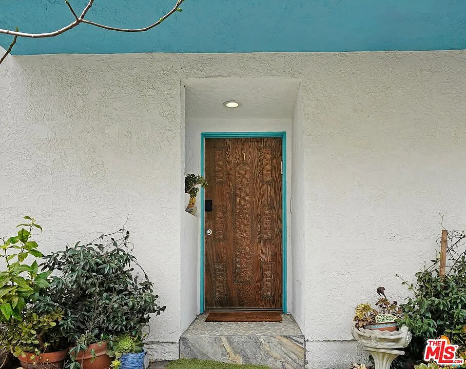2 bed, 2.0 bath, 1960 sqft, $9,800 — Photo 2