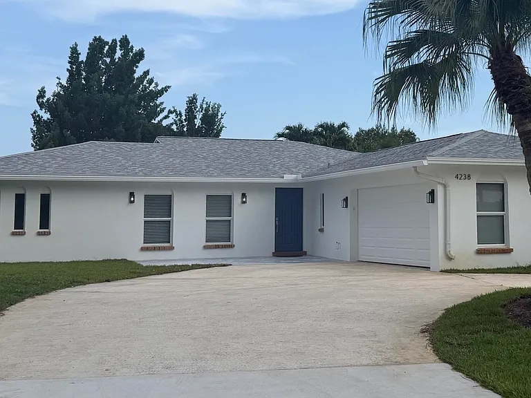 4238 Magnolia St — Photo 1