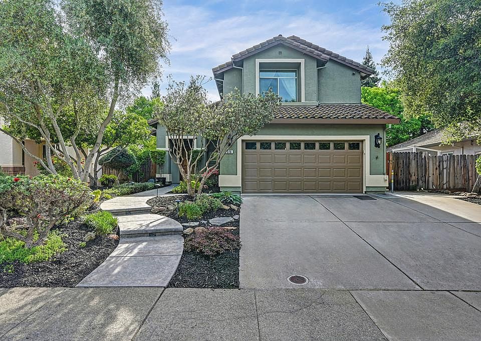 1st image of 376 Rundgren Way
