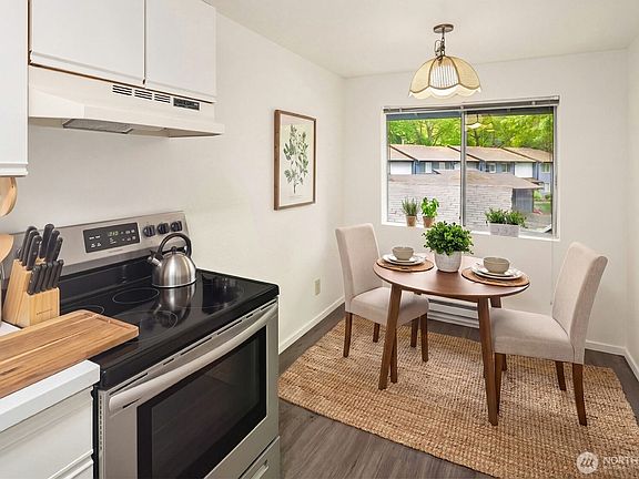 5th image of 170 Newport Way NW #D31