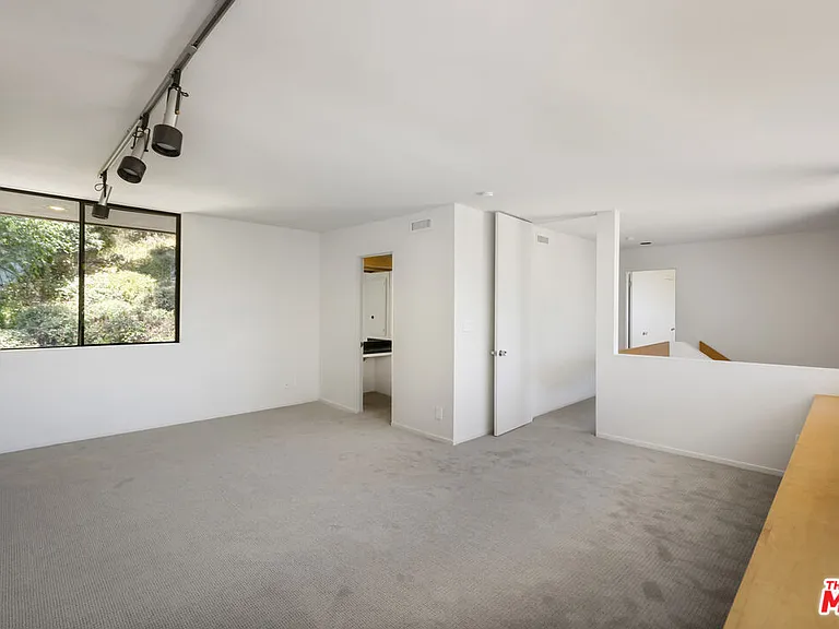 3035 Windsor Ave — Photo 36