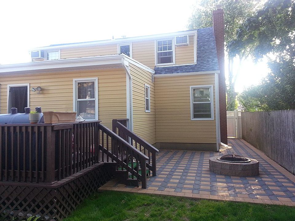 2nd image of 1753 Queen St