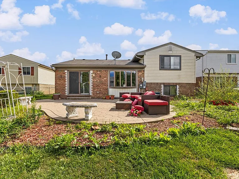 18129 Birch Dr — Photo 3