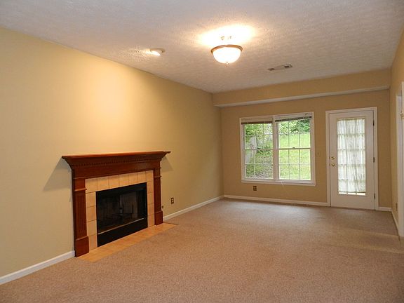 3rd image of 430 Meadowfield Trl