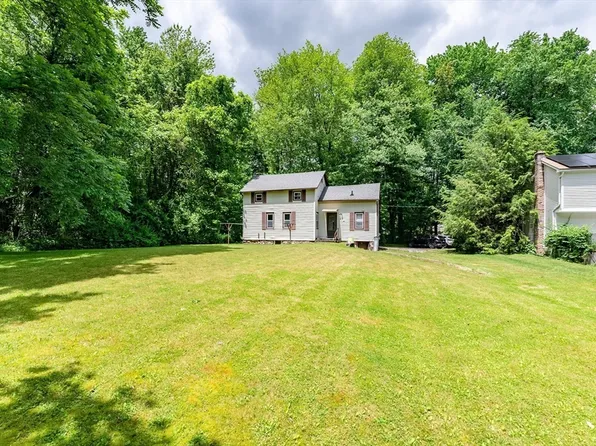 46 Chestnut St, East Longmeadow, MA 01028