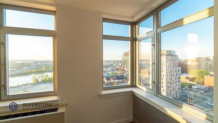 Sold by Silverstone Group USA Corp. | media 44