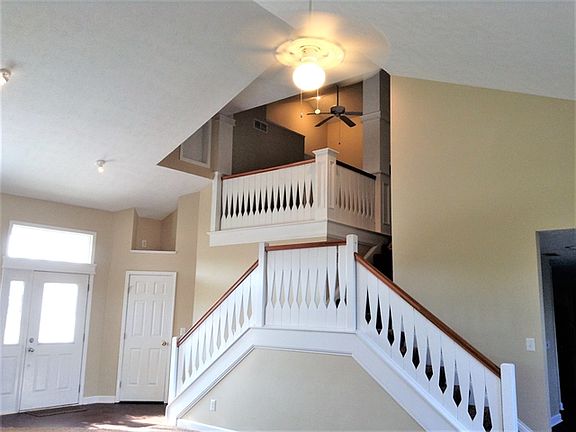 3rd image of 132 Irongate Dr