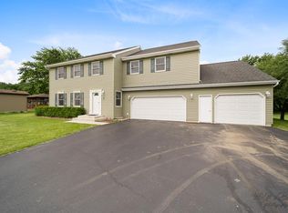 1017 Powers Rd, Woodstock, IL 60098