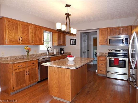 3rd image of 3633 Turnberry Dr