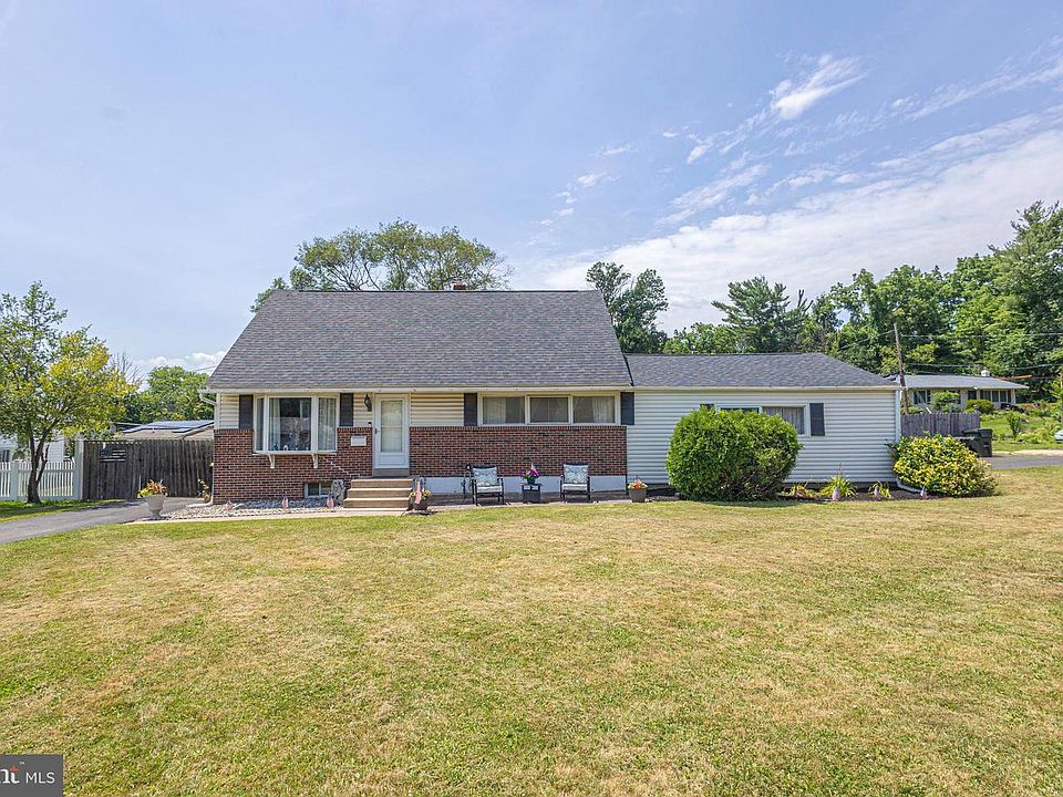 1st image of 702 Burbridge Rd