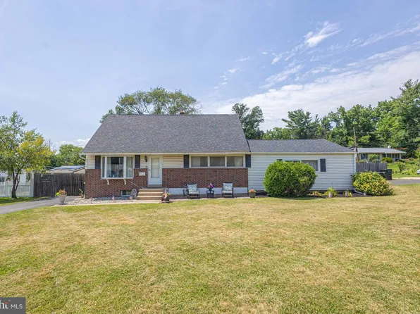 702 Burbridge Rd, Hatboro, PA 19040