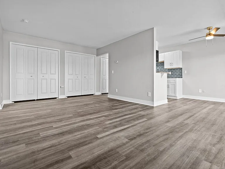 Sunnymede Apartments - Troy, MI — Photo 11