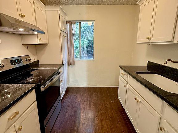 5th image of 5 Glen Green St #2590