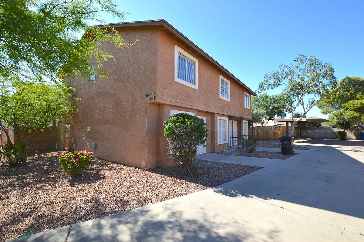 1418 E Knoll Cir — Photo 2