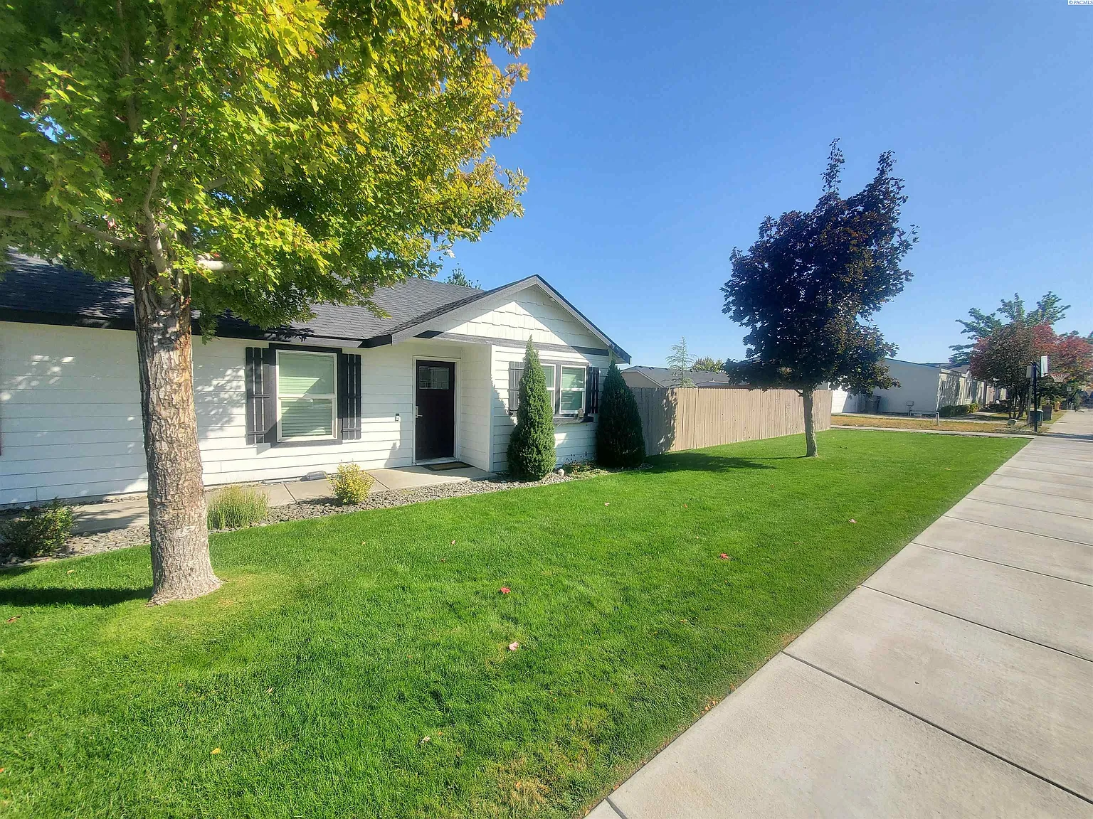 3 bed, 2.0 bath, 1255 sqft, $2,100 — Photo 4