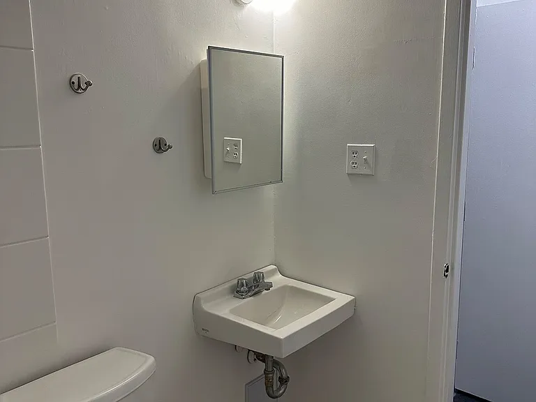 52 Metcalfe St #101 — Photo 3