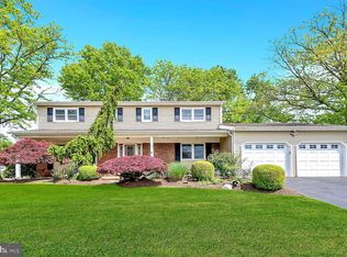 22 Deacon Dr, Hamilton, NJ 08619