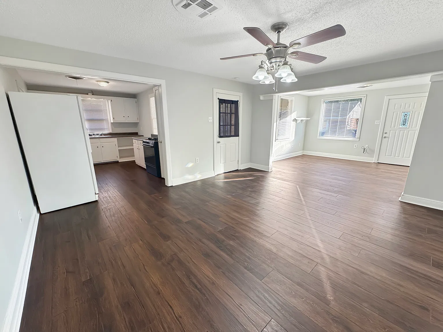 3 bed, 1350 sqft, $1,500 — Photo 4