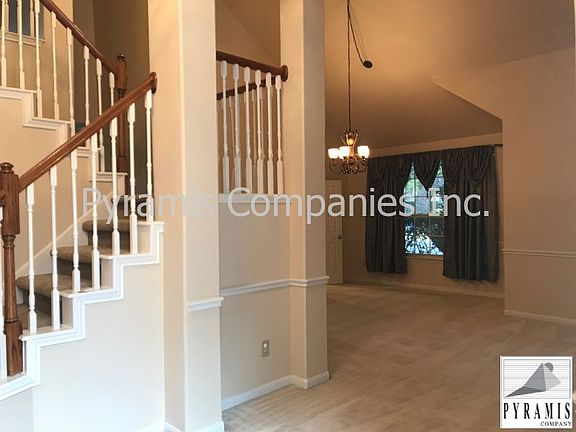 3rd image of 9603 Pipecreek St