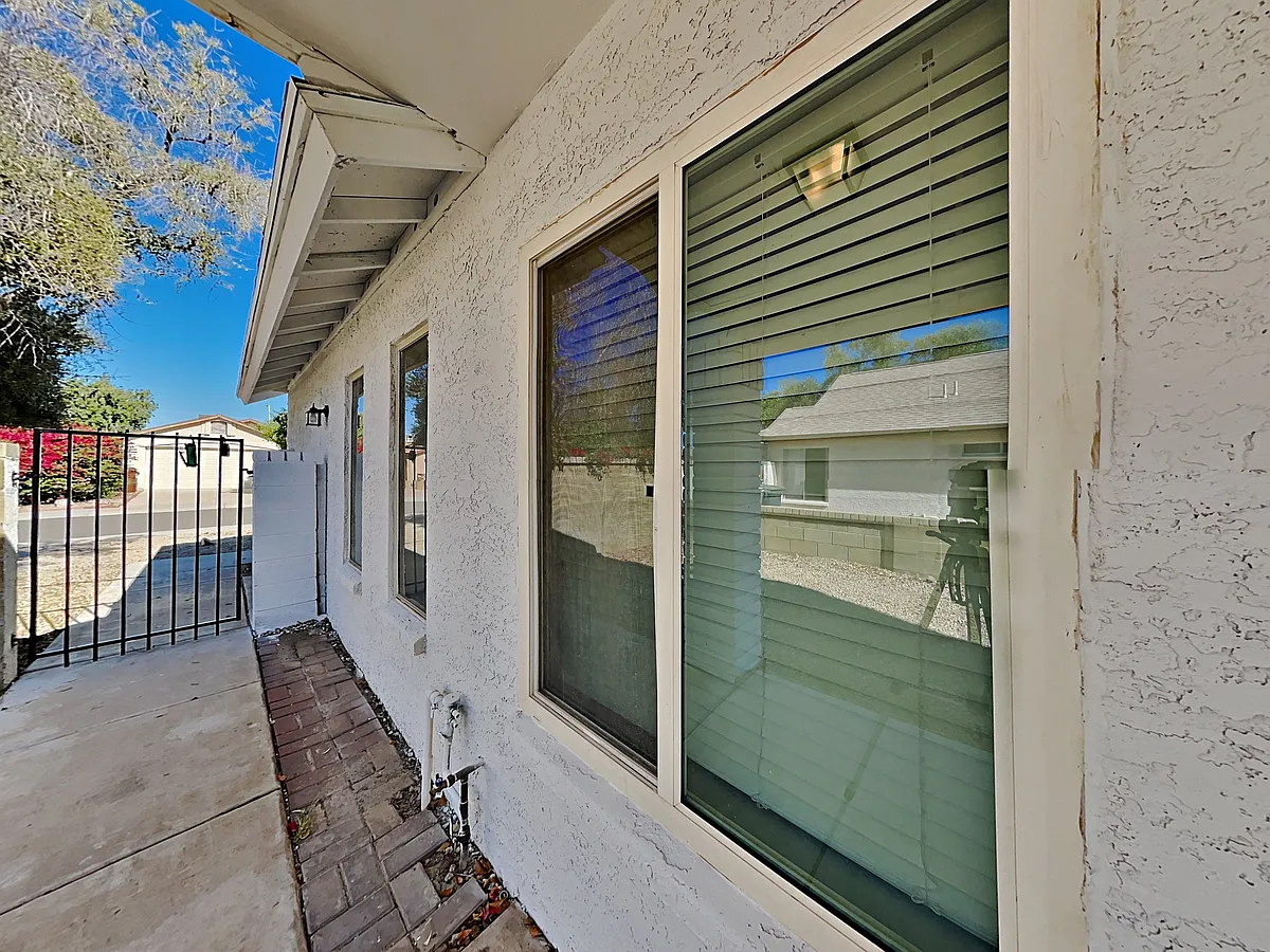 Building Photo - 7303 W Shaw Butte Dr
