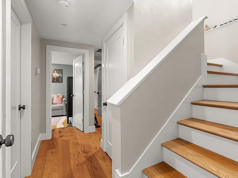 178 Thornton St — Photo 4