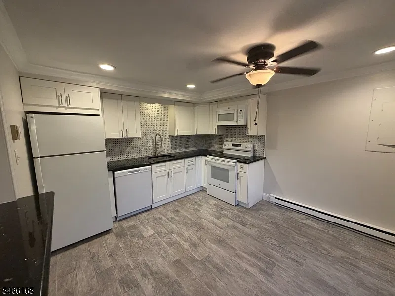 2 bed, 1.0 bath, 840 sqft, $2,100 — Photo 2