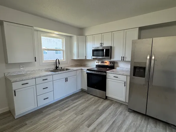 403 Rennaker St #7, La Fontaine, IN 46940