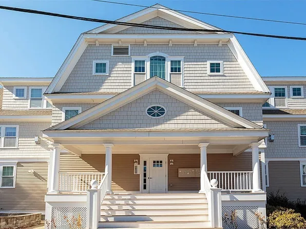 100 Burrill St #1, Swampscott, MA 01907