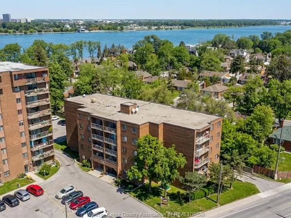 3950 Wyandotte St E #105, Windsor, ON N8Y 1G5