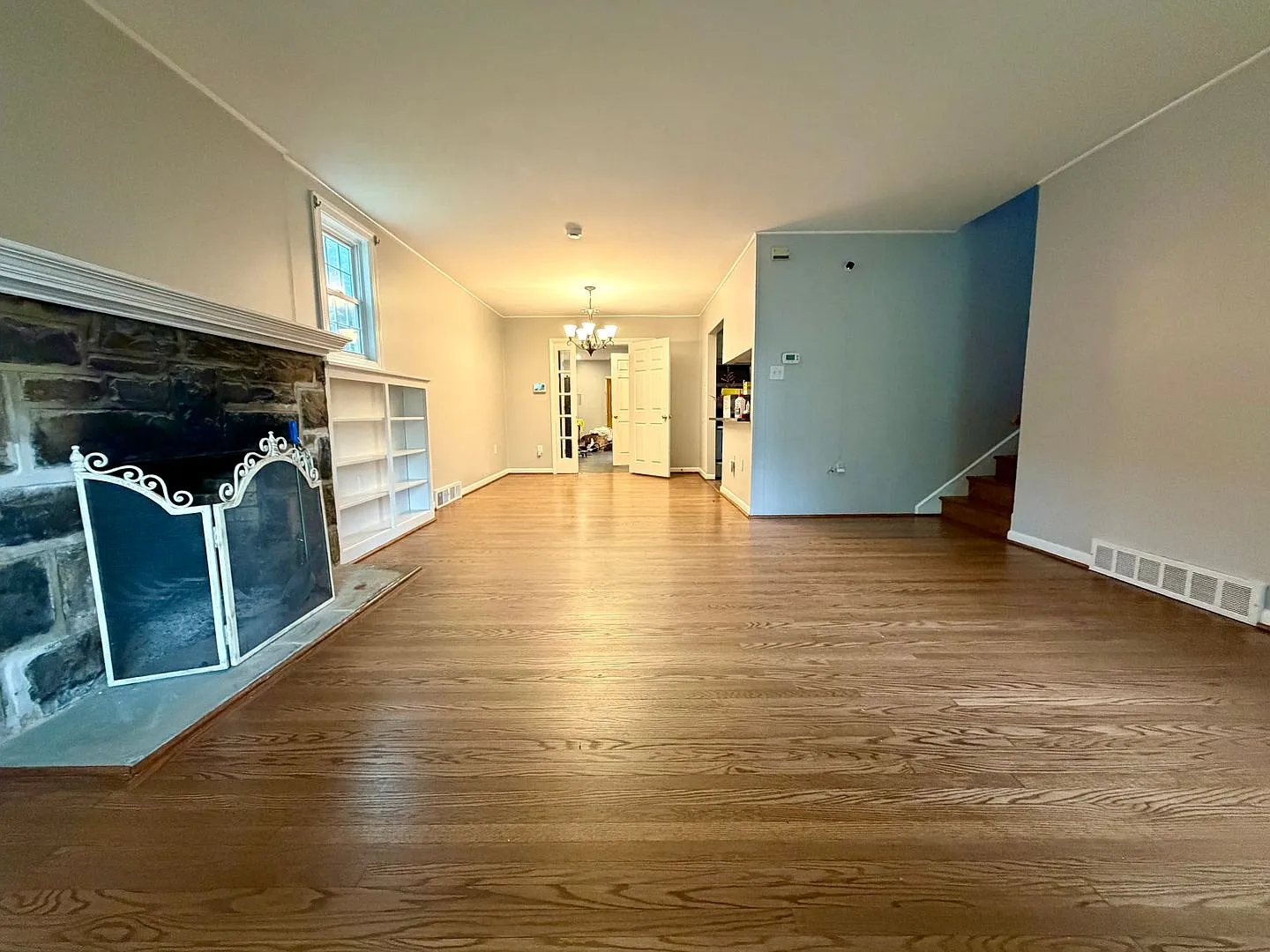 Stunning 4-Bedroom Home Nestled in Glenside. Available NOW! — Photo 4