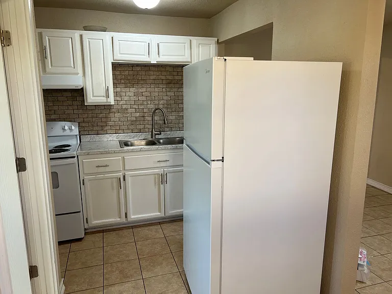 213 W Seneca St — Photo 7