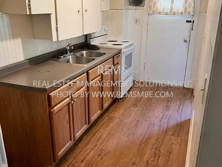 627 N Park St — Photo 3